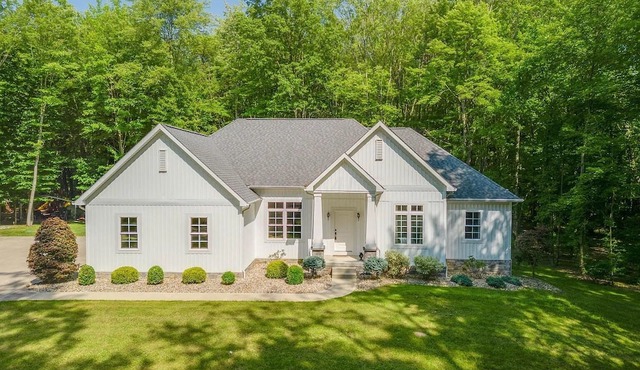 Heartland Woods Ohio~8 Acres~Secluded Nature Escape~Flex Cancellation~King beds