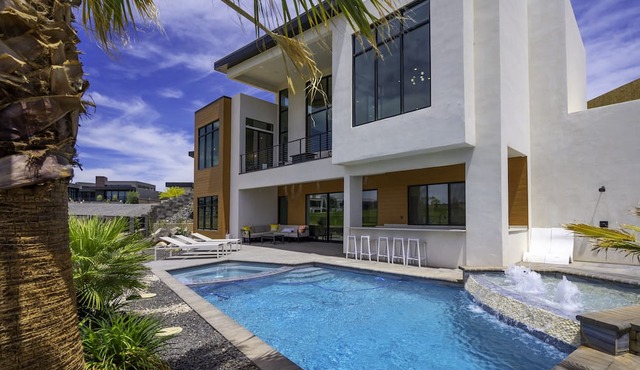 Live Luxurious at Zion's Desert