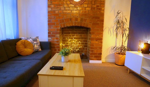 Pass the Keys | King Bed House Next To Heaton Park | W&M Discounts