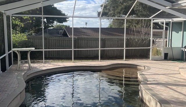 Beautiful 3bd 2 bath w/covered pool