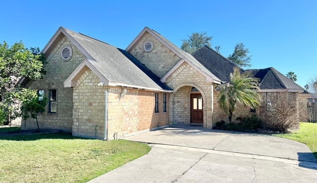 Large, Quiet Home w/Excellent Heated Indoor Pool, Pet-Friendly!