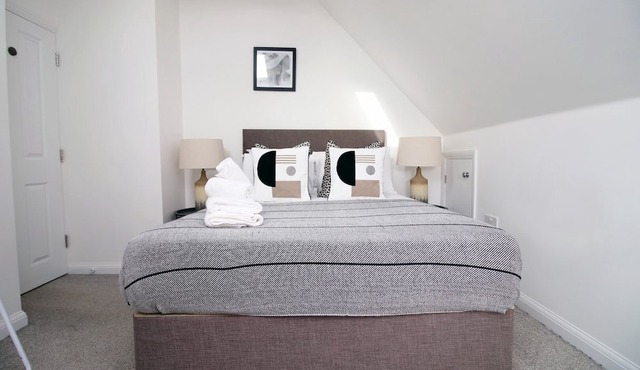 Mayville Avenue Bristol (1 BR with Free parking)