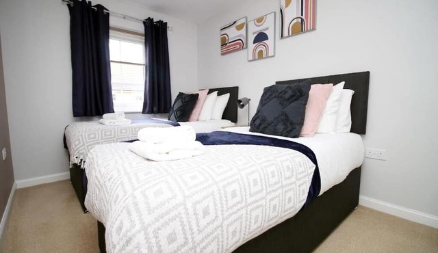 Ebbw House (3 BR Free parking)