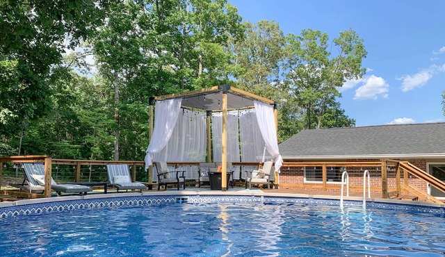 Charming Cottage w/ Hot Tub: 15 Mi to Chattanooga!