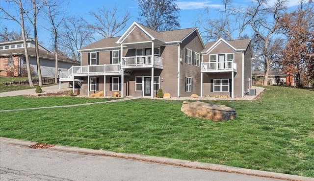 Modern and Spacious 5BR 3BA w/walking trail and lake view! Chatham/Springfield