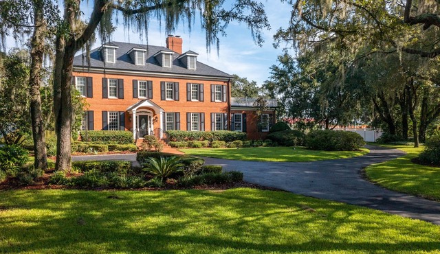 Luxurious, Georgian-Style Estate, with Dramatic Heated Pool and Lanai
