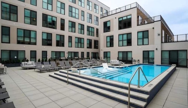 Fully Furnished 1 Bedroom Modern Apt W/Pool, Gym