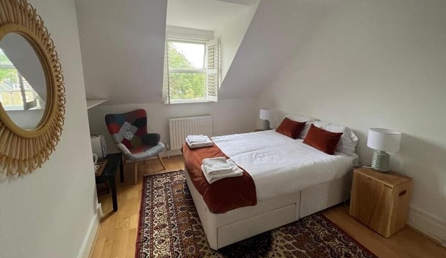 The Sunflower Room in Grand Tulse Hill Villa