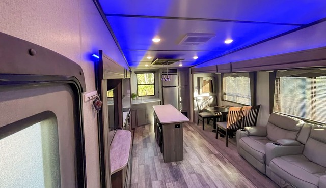 Modern Camper/RV in Sarasota - 9 min from Myakka Park