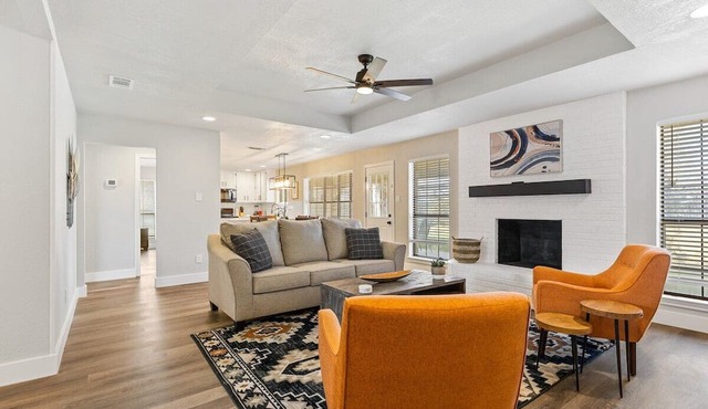 Stylish Totally Updated - Ideal for Small Groups