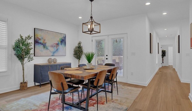 This house is a 4 bedroom(s), 3 bathrooms, located in Atlanta, GA.