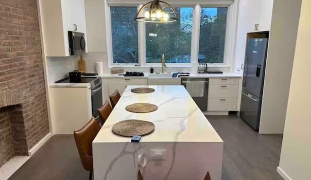 Triplex 4BR 3BATH Designer Luxury and Gorgeous NEW Townhouse Pvt Outdoor