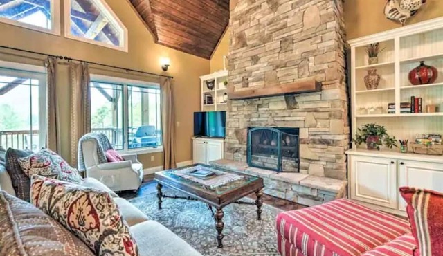 Secluded Family Getaway on 3 Acres!