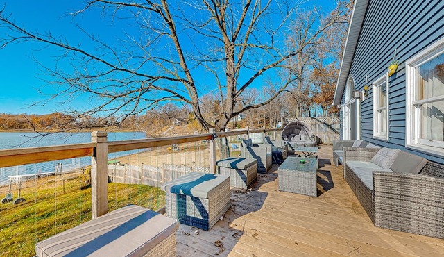Waterfront property with pool table, fireplaces, grill, jetted tub, W/D, & AC