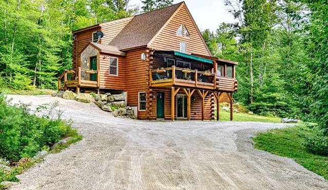Luxury Woodland Retreat with both lake/ski slope access, Yr home away from home