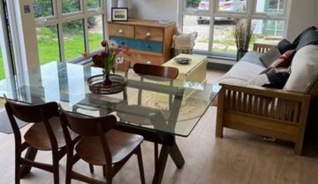 Cotswold's-2 Bedroom Cosy Lodge-Sleeps 6-Parking