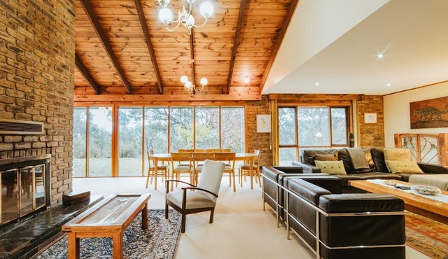 Jade Hill - Howqua - Sleeps 10