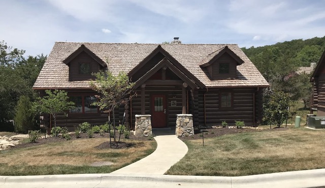 Wilderness Club @ Big Cedar Resort - 3 bedroom Presidential cabin, hot tub.