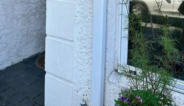 Sophia's Garden Flat A- Quiet & Convenient Suburb