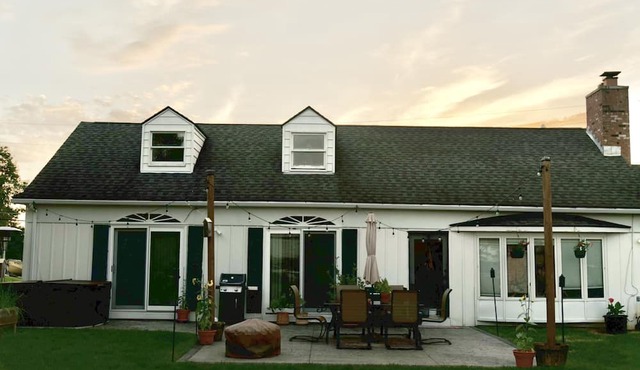 Cozy Lake front Home, Hot Tub, close to Shopping