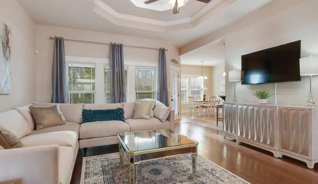 Spacious 3brm, Sleeps 6, 15min- Beaches & AF Base