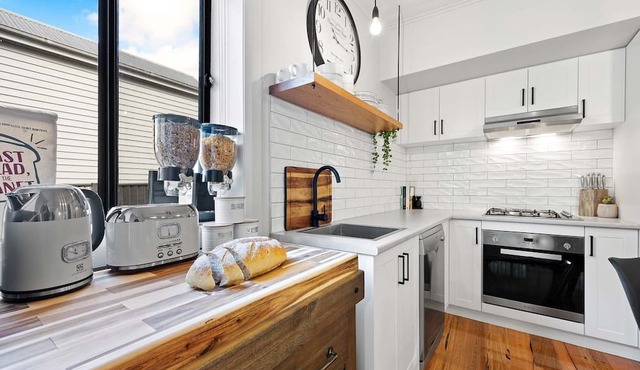 Meet Maggie May, the cutest renovated 1850s miners cottage, close to attractions