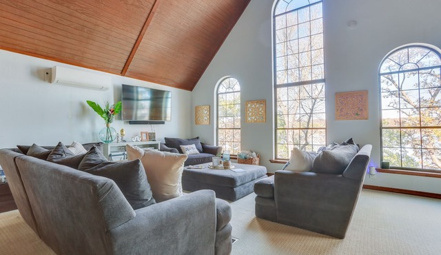 Waterfront Gainesville Home w/ Dock, Near Wineries