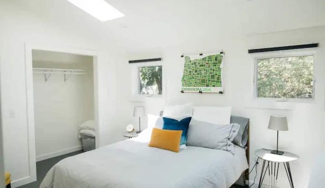 Lovely NE bright hideaway, walk to food/beer/shops