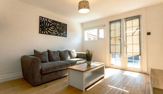 Southwark Path by MT Property