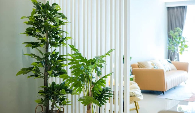 Great location, surrounding with eatery center, walkable to food area.