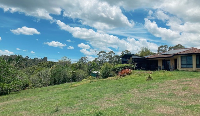 Spacious hinterland house with stunning view