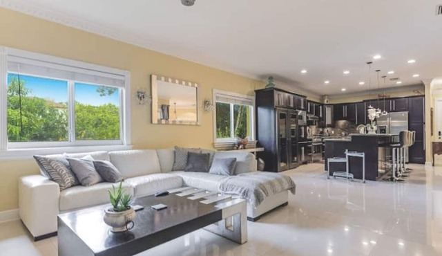 Beautiful Spacious 3 bed Home on an acre lot in South Florida