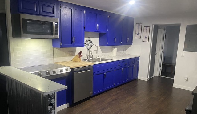 The Executive Red House - Sleeps 10