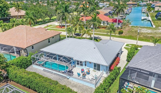Beautiful 3 bedroom, 2 bathroom home near free beach entrance.