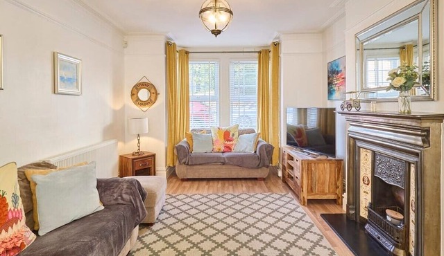 Host & Stay | Grosvenor Hill