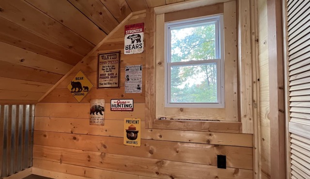 Cozy cabin great for vacationers, hunters/fishers, snowmobilers/ORVers!