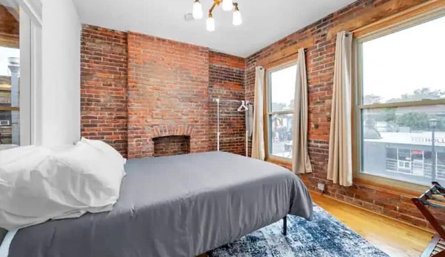 Two-story, two apt, Urban Oasis
