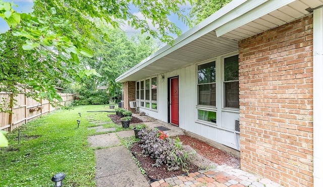 Cozy Rest-Haven, walking distance from Metra station and downtown Flossmoor