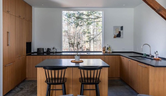 Raven Retreat - Secluded Escape In The Woods