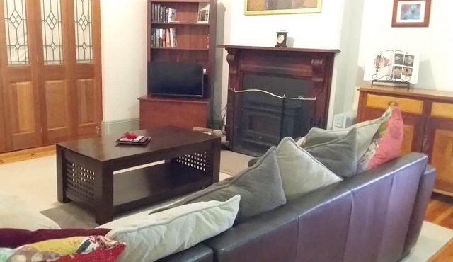 2 Bedroom Apartment Town Centre. Older style cottage with 2 separate apartments