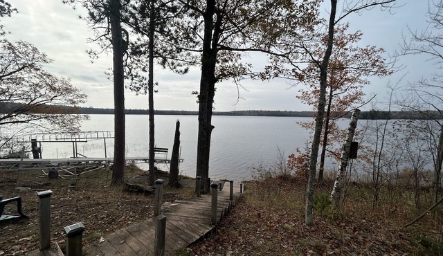 Lake house near 100s of miles of ATV/Snowmobile trails. 20 mins to Bayfield.