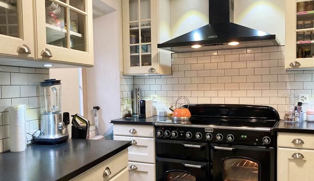 Former winegrower's triplex near public transport