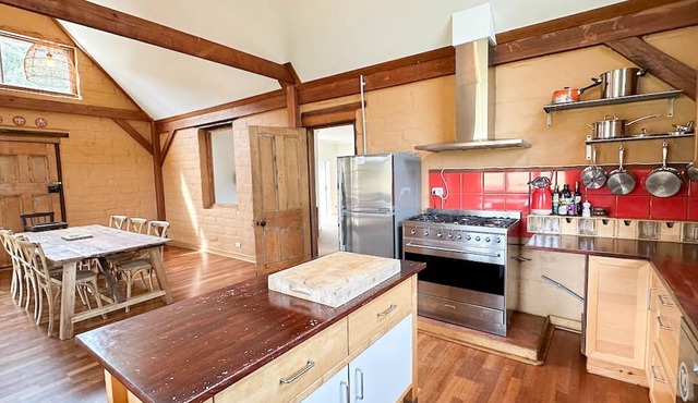 Rustic Retreat - A Cyclist's Paradise!