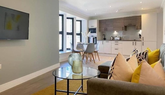 Lavish Rochester Apartment 2