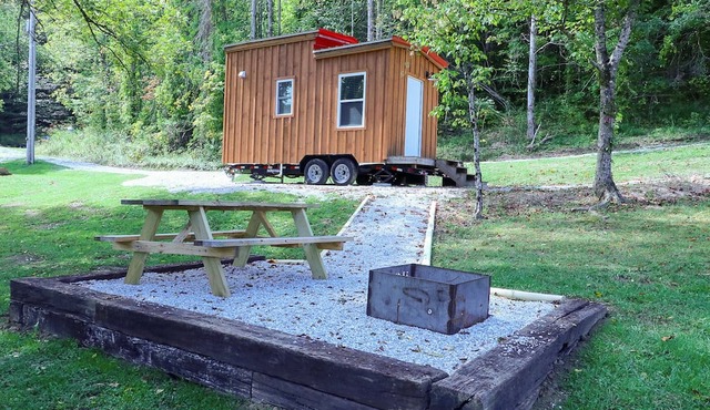 Welcome to Cozy Cabin - Small in size, big in charm