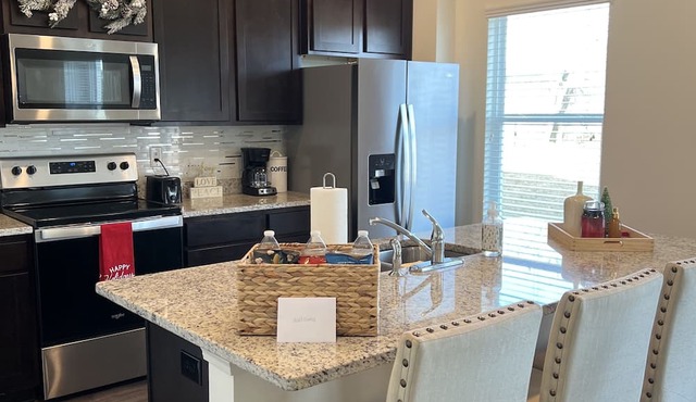 McCalla Modern Oasis. 25 minutes from Tuscaloosa and Birmingham!