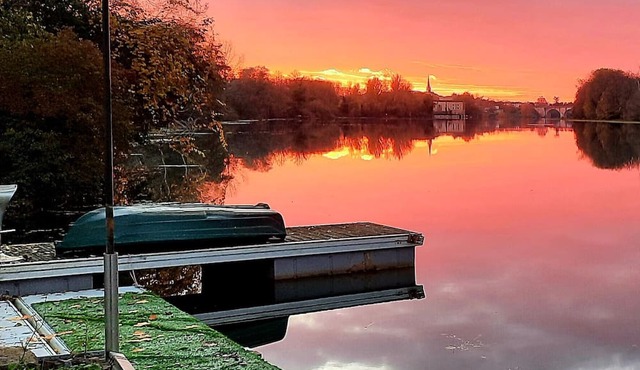 Vacation Home "Gîte Au Bord Du Lot" with Private Terrace, Private Garden & Wi-Fi