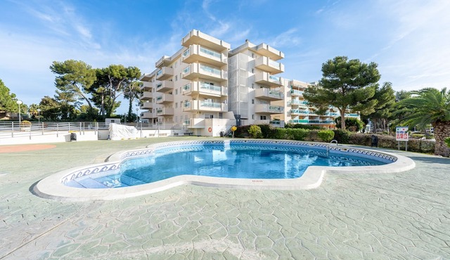 Apartment 'Lovely' with Shared Pool, Private Terrace and Air Conditioning