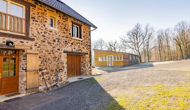 Holiday Home 'La Grange' with Private Garden and Wi-Fi