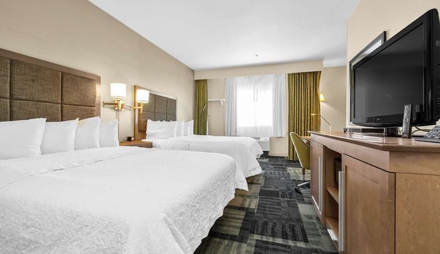 Best Place For The Whole Family! Pool, Pets Allowed, Close to Three Oaks Park!